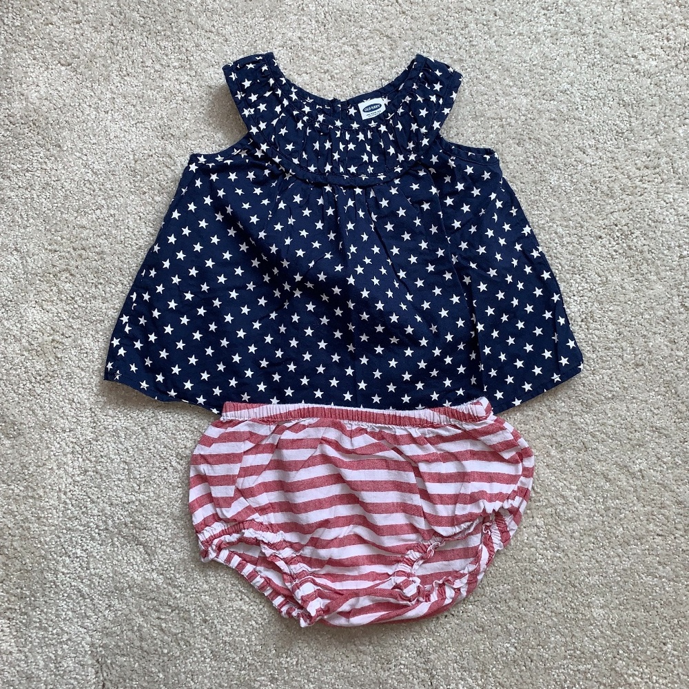 Old Navy Stars and Stripes outfit Sz 6-12 months